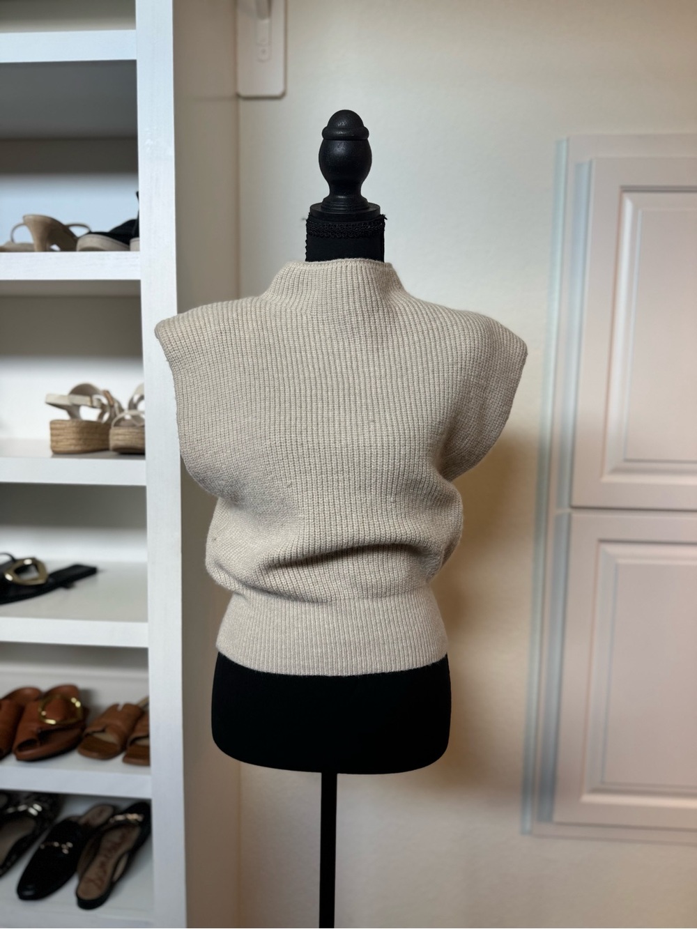 eesome Cream Ribbed V-Neck Sweater Vest - Picture 4 of 5